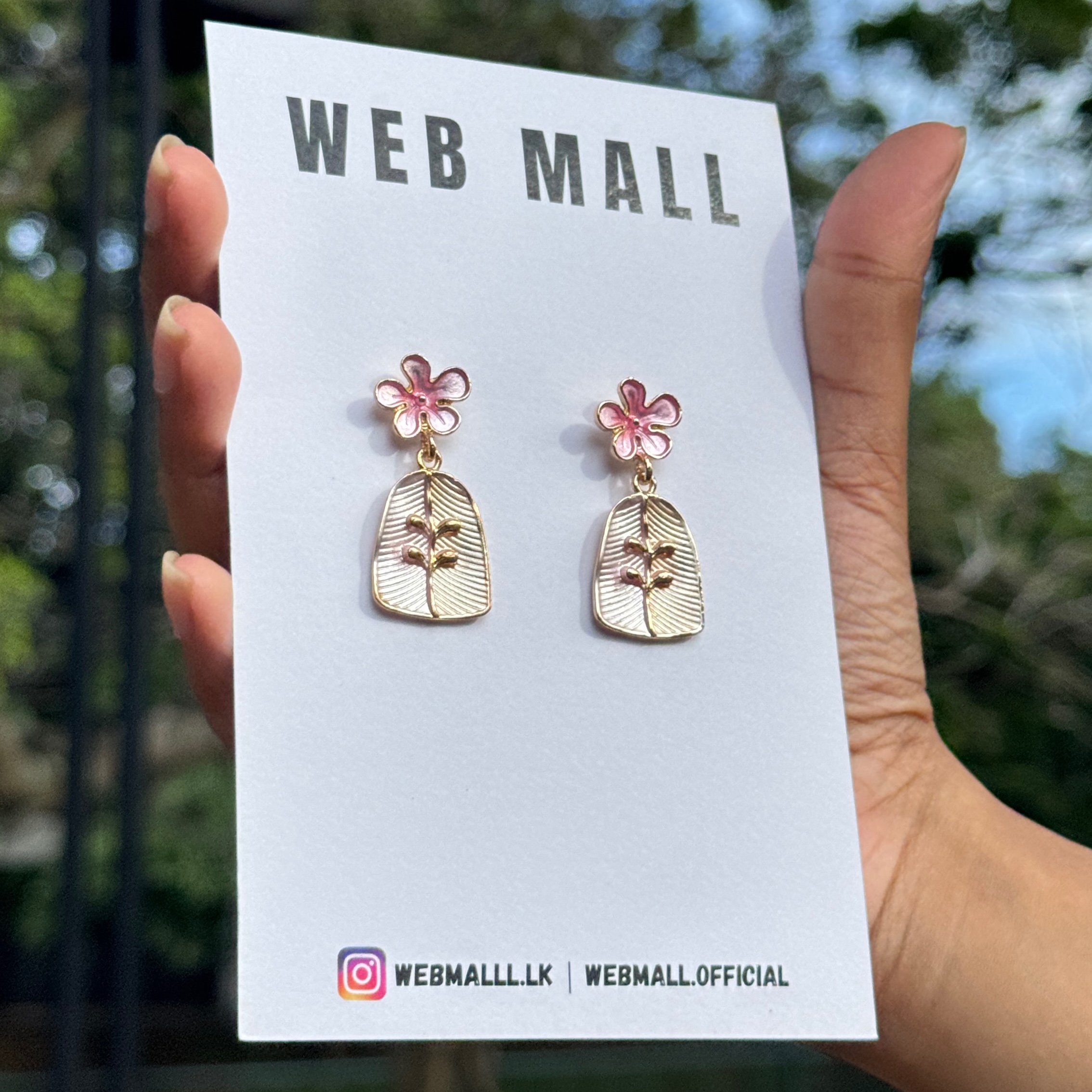 White Flower Drop Earrings 